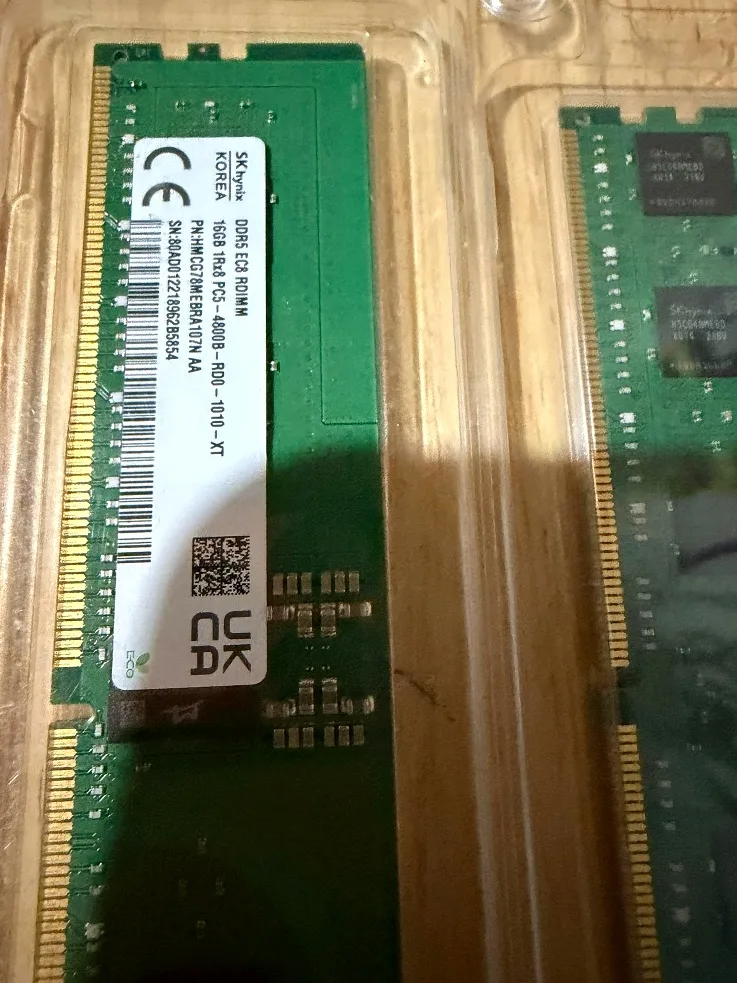 Close on the contact edge and serial number.