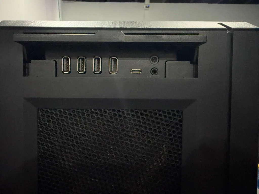 Front I/O: four USB-A ports, USB-C, and audio jacks.