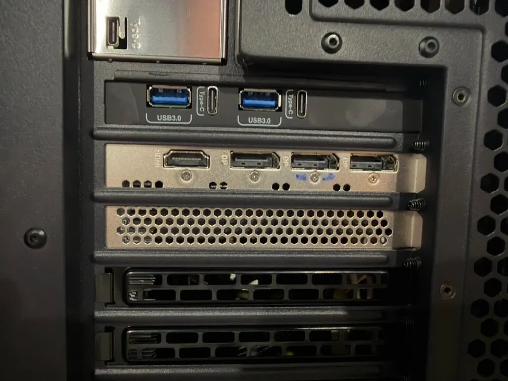 Rear I/O: Arc B580 HDMI and DisplayPort outputs above a USB 3.0 and Type-C expansion card.