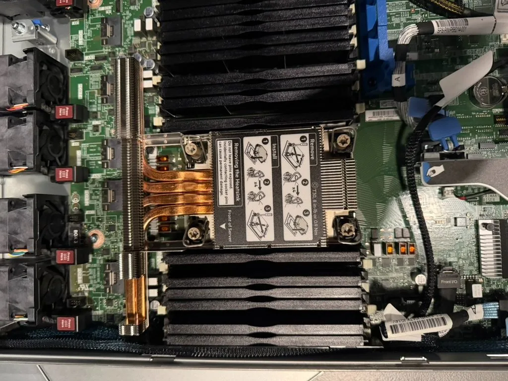 CPU heatsink with heat pipes, between the two DIMM banks.