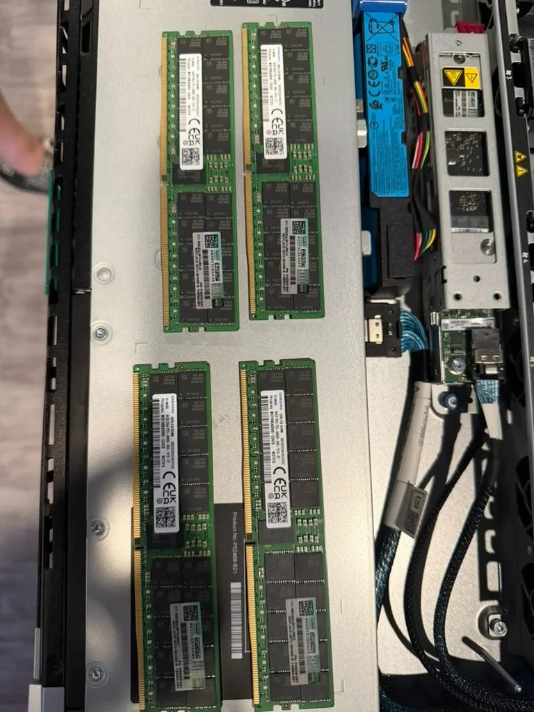 HPE-labeled Samsung DDR5 RDIMMs pulled for inspection.