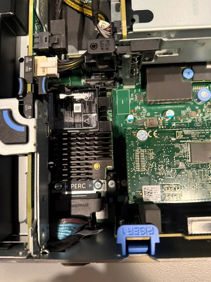 PERC RAID controller seated on riser 1, with the internal cabling routed clear of airflow.