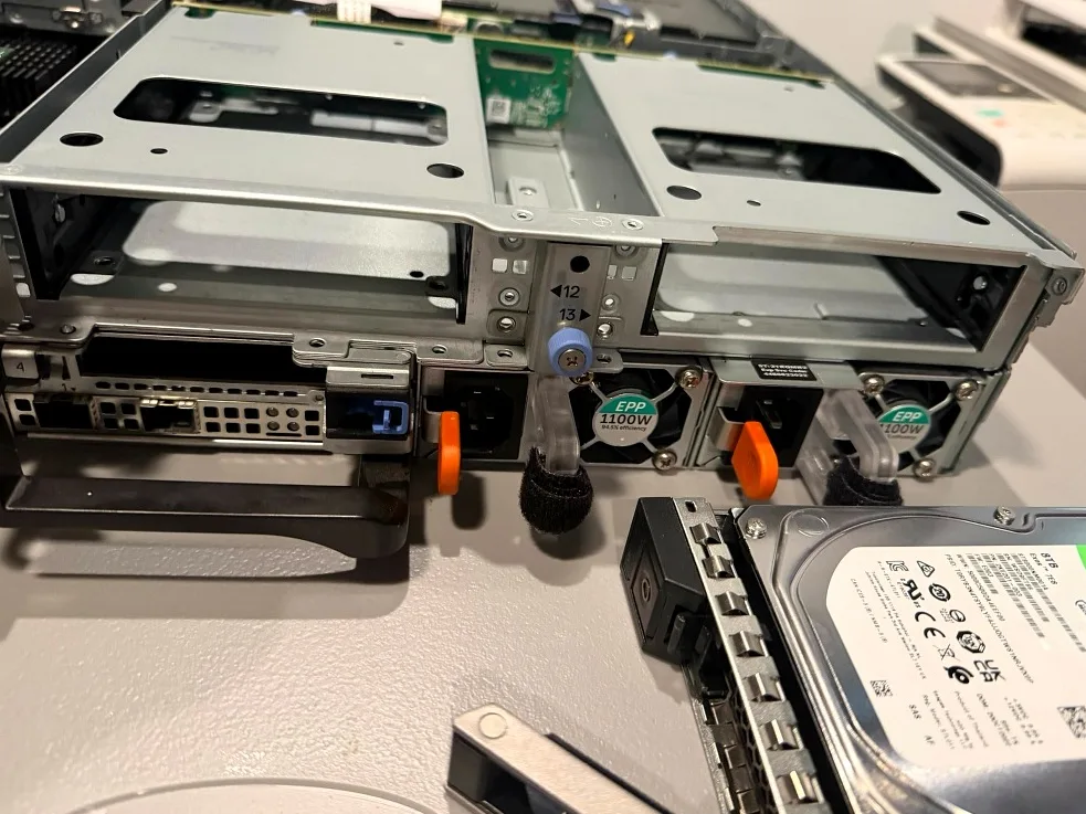 Rear of the chassis: dual 1100W platinum supplies and the rear 12/13 flex bay.