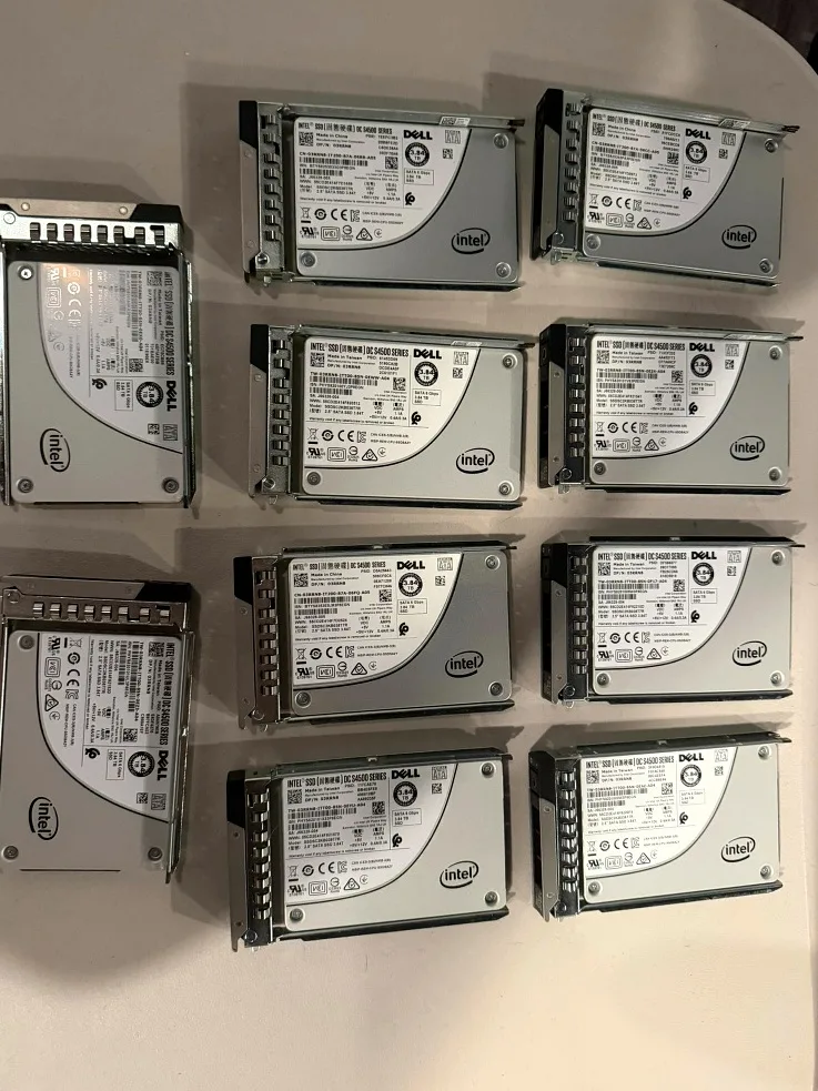 A mixed lot of S4500 and S4520 drives ready for testing.